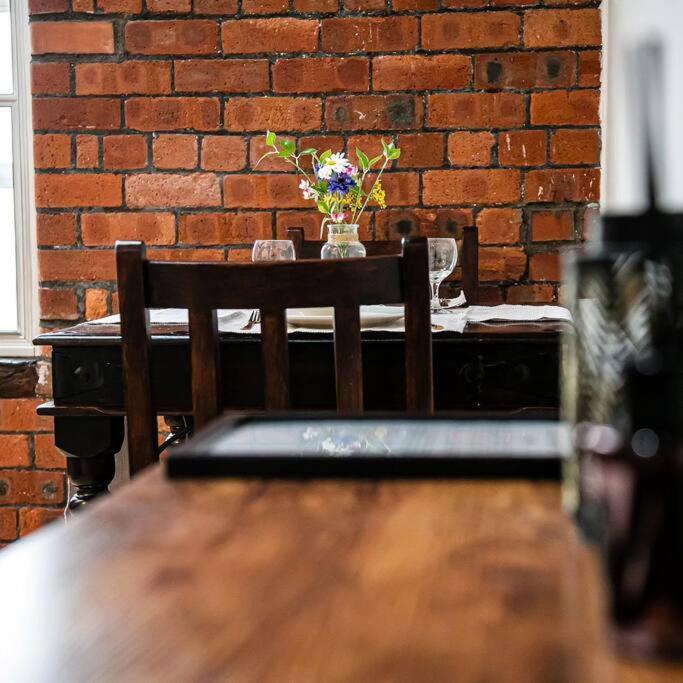 Beautiful 1-Bed Apartment In Grade Listed Warehouse - Victoria Quays, Sheffield City Centre, Free Parking, Pet Friendly, Netflix Exterior foto